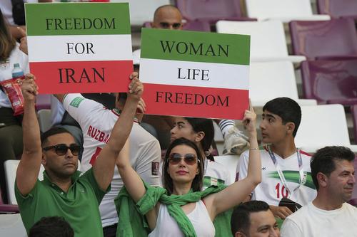 Футболисты сборной Ирана отказались петь гимн страны перед матчем