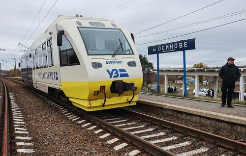 «Украинские железные дороги» сообщили о перебоях в движении поездов из-за атаки на энергетические объекты страны