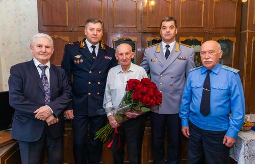 Южноуральцу-ветерану МВД Николаю Сергеичеву исполнилось 95 лет