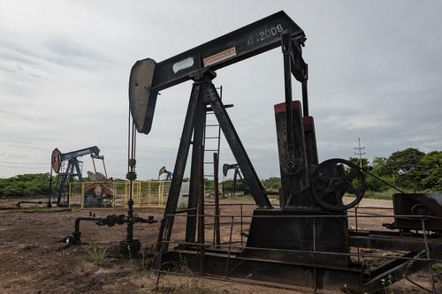 США ослабили санкции в отношении Венесуэлы и разрешили компании Shevron импорт нефти из этой страны