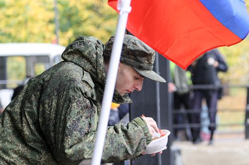 Вернувшихся с СВО добровольцев батальона «Тигр» наградили на центральной площади Владивостока