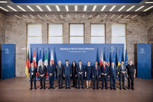 Министры юстиции стран G7 договорились сотрудничать в расследованиях военных преступлений на Украине 