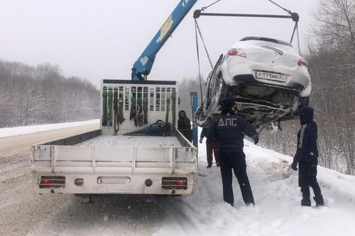 Хабаровские водители попали в снежный плен
