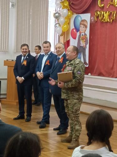 Депутаты ЗСК передали краснодарскому школьному музею макеты оружия