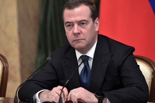 Медведев: после вхождения Крыма в состав РФ было очевидно, что Запад нацелен на борьбу с Россией