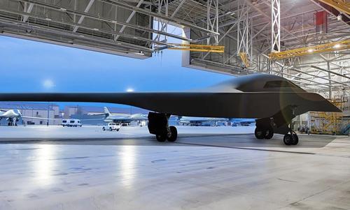 Пентагон показал публике новый бомбардировщик B-21 Raider