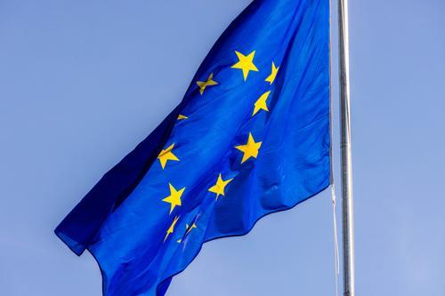 ЕС официально подтвердил принятие решения о введении потолка цен на поставляемую из России нефть