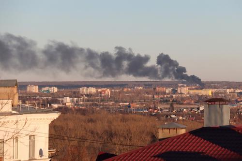 Курский губернатор сообщил, что пожар на аэродроме после утренней атаки беспилотника пока не ликвидирован
