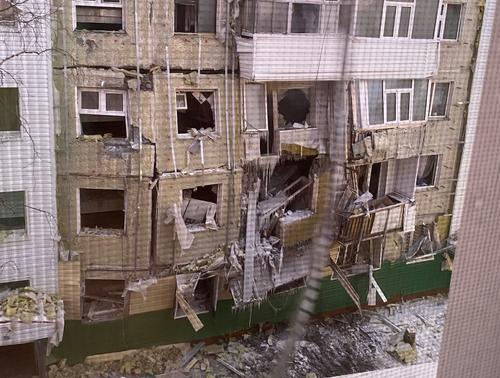Три человека числятся пропавшими без вести после взрыва газа в жилом доме в Нижневартовске