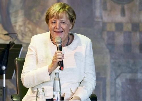 Меркель заявила, что благодаря Минским соглашениям Украина получила бесценное время, чтобы стать сильнее