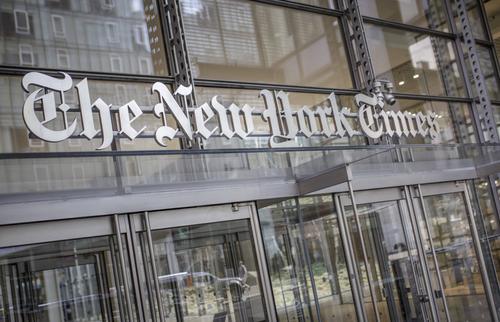 Более 1,1 тыс. сотрудников газеты The New York Times начали 24-часовую забастовку 