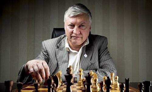 Анатолий Карпов после выздоровления соберёт и выставит все книги СССР о шахматах