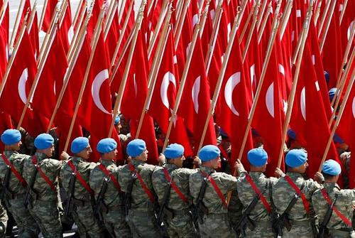 Из турецкой армии выгоняют офицеров, опасаясь госпереворота