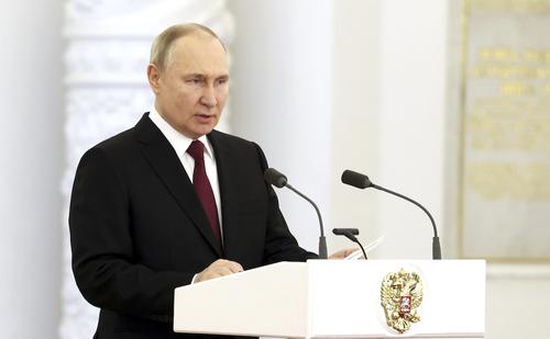 Путин заявил, что Запад использует украинцев как «пушечное мясо»