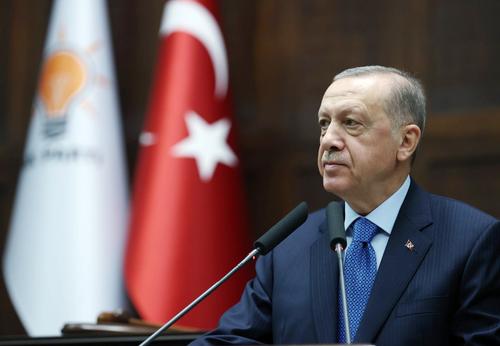 Эрдоган обсудил в телефонной беседе с Путиным отношения между Турцией и РФ и реализацию сделки по вывозу зерна с Украины