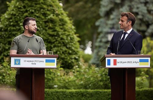 Зеленский и Макрон пообщались по телефону накануне конференции по поддержке Украины в Париже