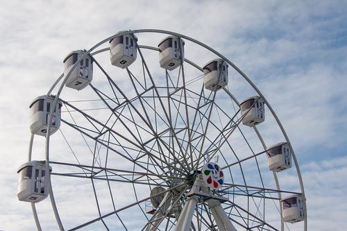 В Ярославле двое мужчин с детьми на четыре часа застряли на колесе обозрения на высоте 65 метров
