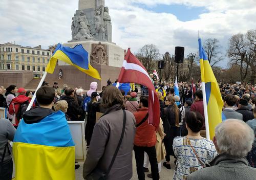 FT: страны Европы устали принимать украинских беженцев