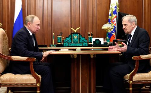 Путин провел в Кремле встречу с главой Конституционного суда Зорькиным
