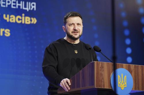 Зеленский поручил премьеру Шмыгало найти основания для лишения депутата Бойко звания «Герой Украины»
