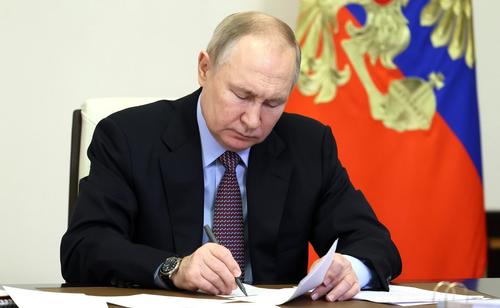 Путин сообщил, что привился от гриппа, и посоветовал сделать это всем своим коллегам