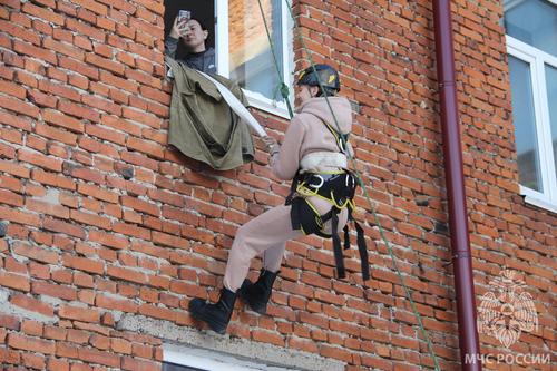 Впервые в Хабаровске прошло занятие по спасению с высоты