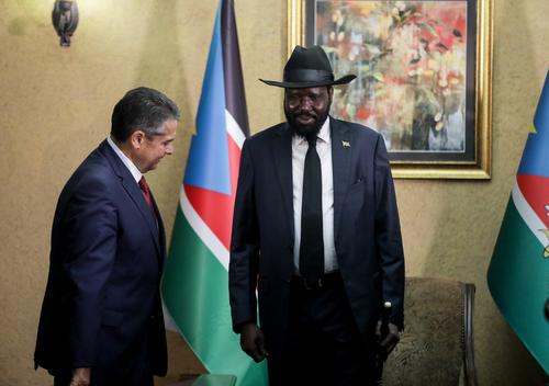 Президент Южного Судана оконфузился прямо во время исполнения гимна