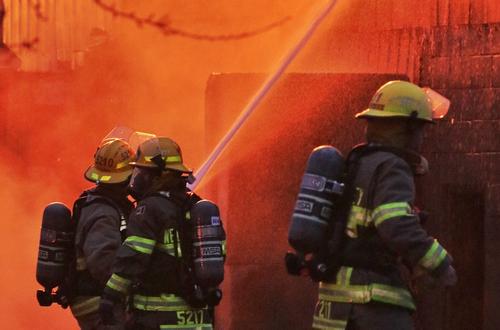 При пожаре в жилом доме во Франции погибли десять человек