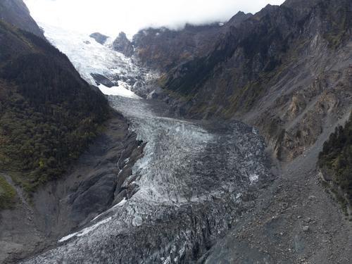 В горах Тянь-Шаня наблюдается изменение массы ледника Урумчи