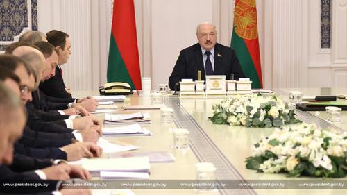 Лукашенко: на встрече с Путиным в Минске в центре внимания будут стратегические вопросы экономики, ВПК и безопасности