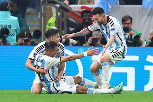 Итоги первого тайма финала ЧМ по футболу: Аргентина атакует и выигрывает, Месси забил 