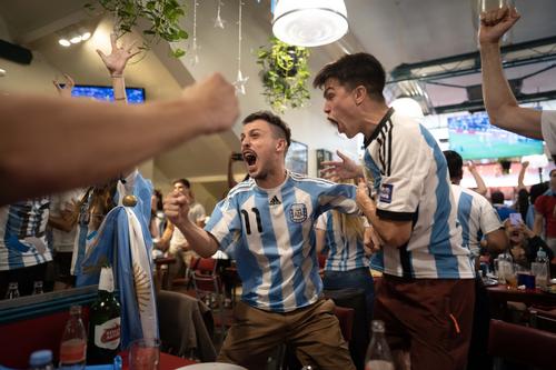 Как в Аргентине отмечали победу сборной, фото жены Месси и с кем встречается его «телохранитель» 