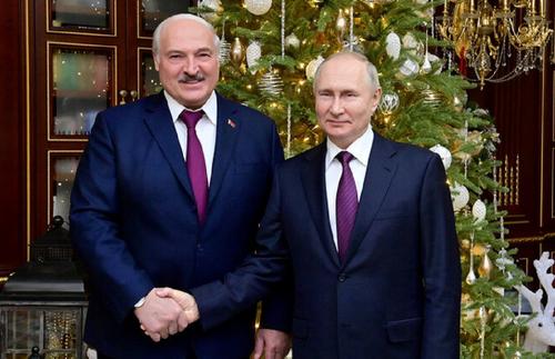 Лукашенко пошутил, что они с Путиным спорят, кто из них «самый вредный и токсичный на планете»