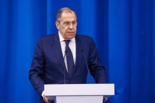 Министр иностранных дел РФ Лавров подчеркнул необходимость в усилении поддержки россиян за рубежом