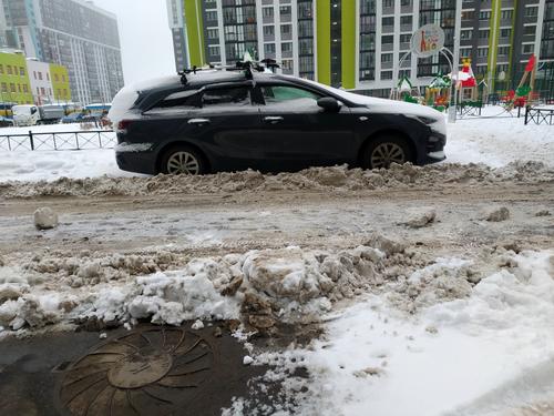 Юрист Воропаев: законом не предусмотрена эвакуация автомобиля, если он мешает уборке снега
