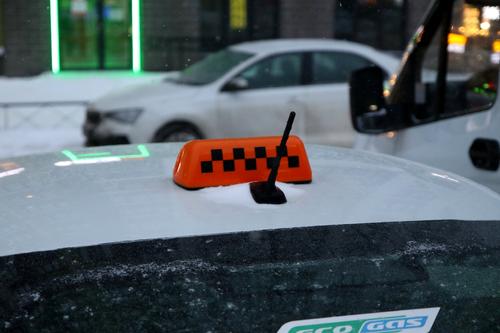 В Москве из-за предновогоднего ажиотажа выросли цены на такси