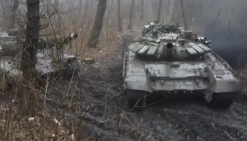 Российские танкисты умело громят противника 