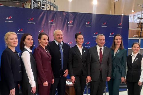 Лукашенко встретился в Звездном городке с белорусскими кандидатками на полет в космос