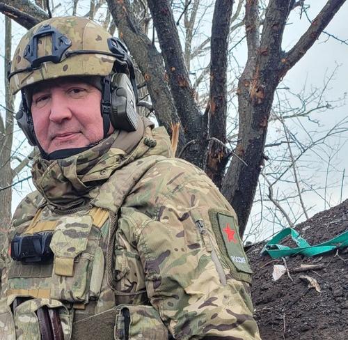 Рогозин поблагодарил врачей Донецка и Ростова-на-Дону и пообещал помочь всем, кто, как и он, пострадал при обстреле отеля в ДНР