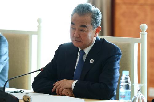 Глава МИД КНР Ван И назвал отношения между Россией и Китаем «прочными как скала»
