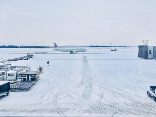 Около пяти тысяч рейсов отменены в США из-за снежной бури