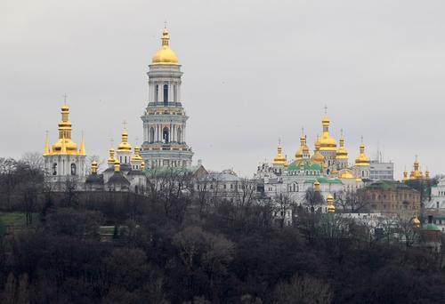Духовенство Украинской православной церкви изгнали из Киево-Печерской лавры