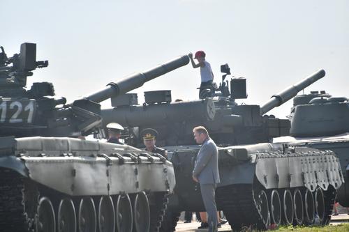 Лидер немецкой оппозиционной партии ХДС Мерц: нужно поставить боевые танки Украине