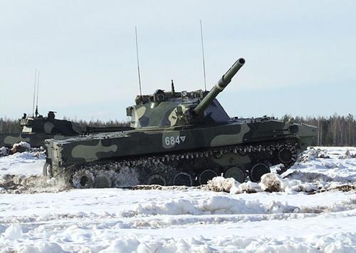 Элитные подразделения ВДВ проводят подготовку мобилизованных россиян на полигоне в Запорожской области