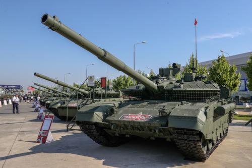 В Днепропетровске начали демонтировать танк-памятник Т-34