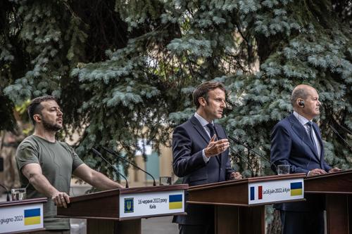 Французский политик Филиппо назвал безумием обещание Макрона поставлять на Украину танки
