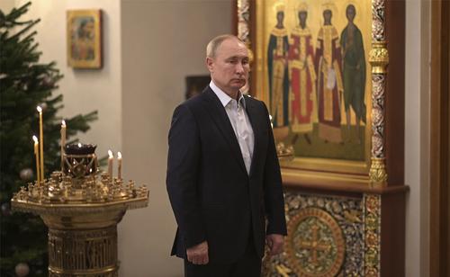 Владимир Путин посетил рождественское богослужение в Благовещенском соборе Московского Кремля