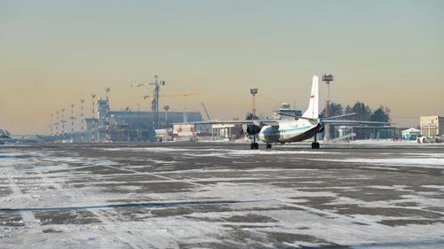 В хабаровском аэропорту у самолета лопнуло шасси при посадке