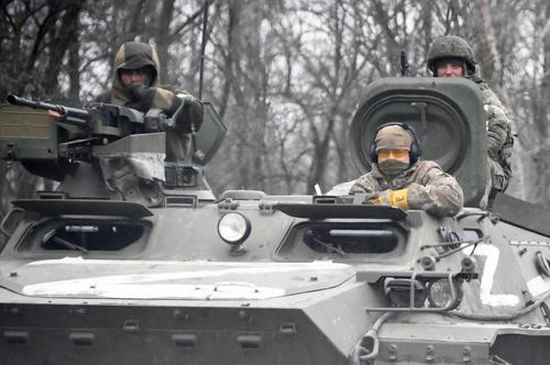 RT: попавшие в плен под Соледаром с обморожениями украинские военные жалуются, что у них нет тёплой одежды, еды и воды