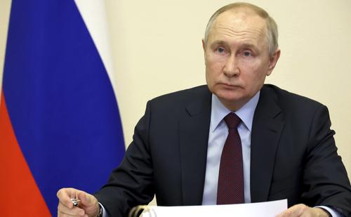 Источники «Ъ»: Кремль начал подготовку к переизбранию Путина в 2024 году